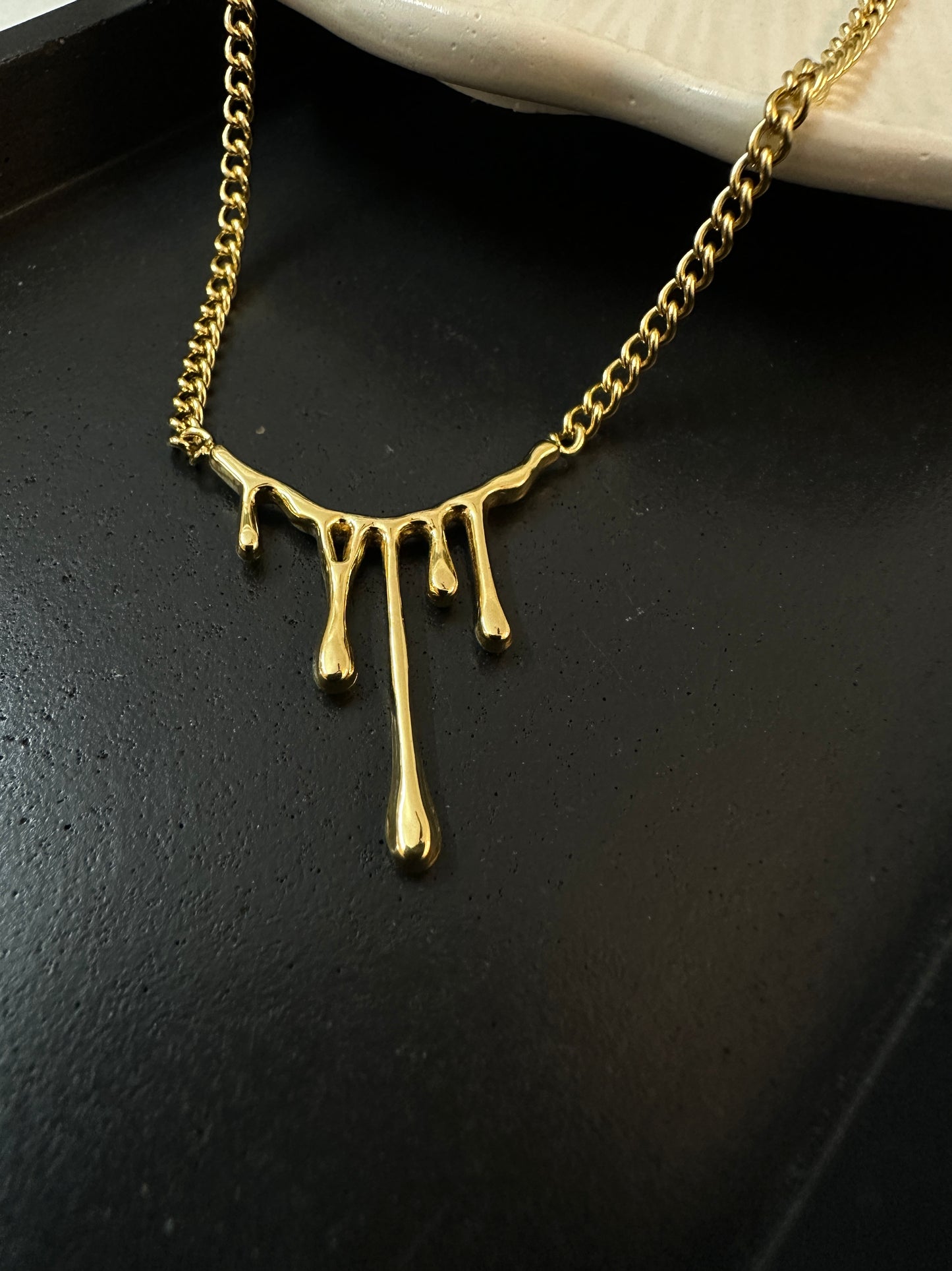 Drip Loop Necklace